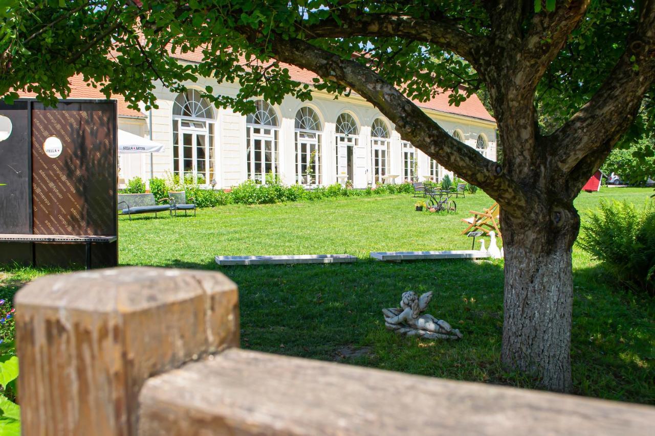 Palatul Brukenthal מלון אווריג