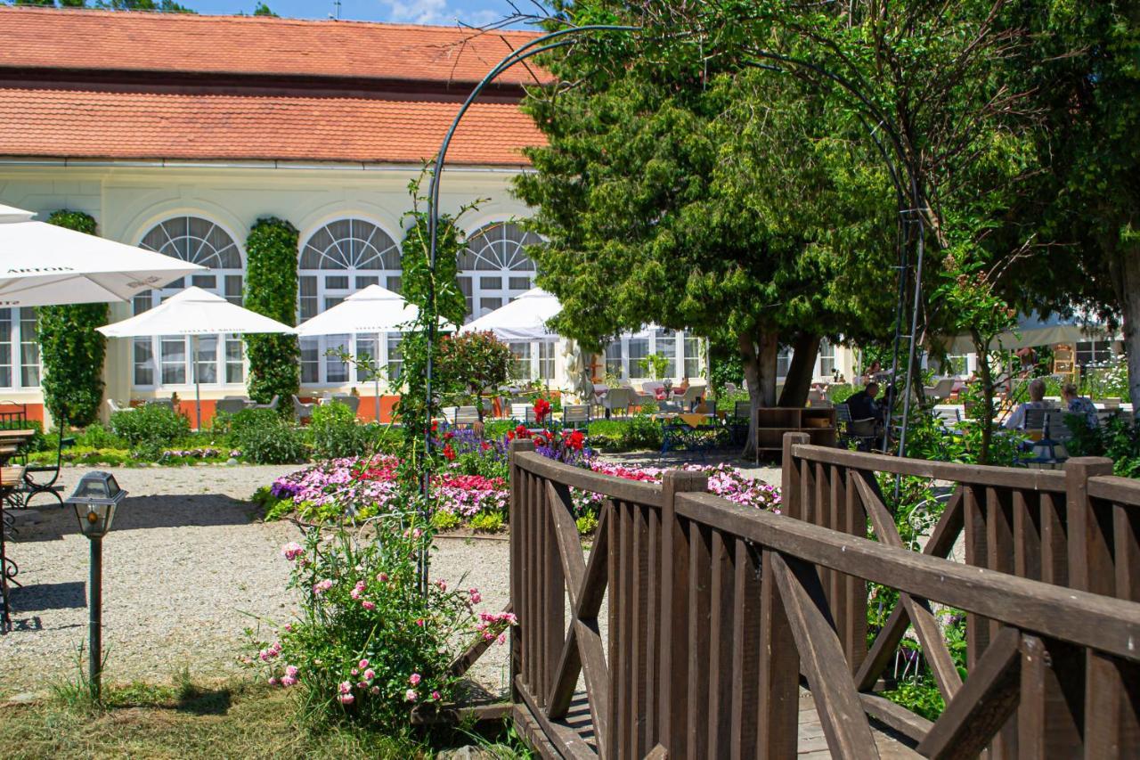 Palatul Brukenthal מלון אווריג