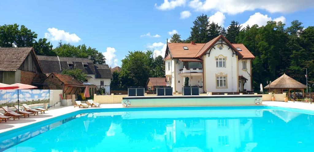 Palatul Brukenthal 3*