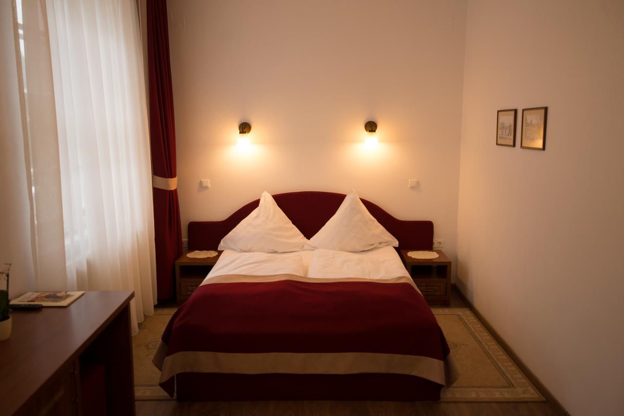 Palatul Brukenthal 3* אווריג