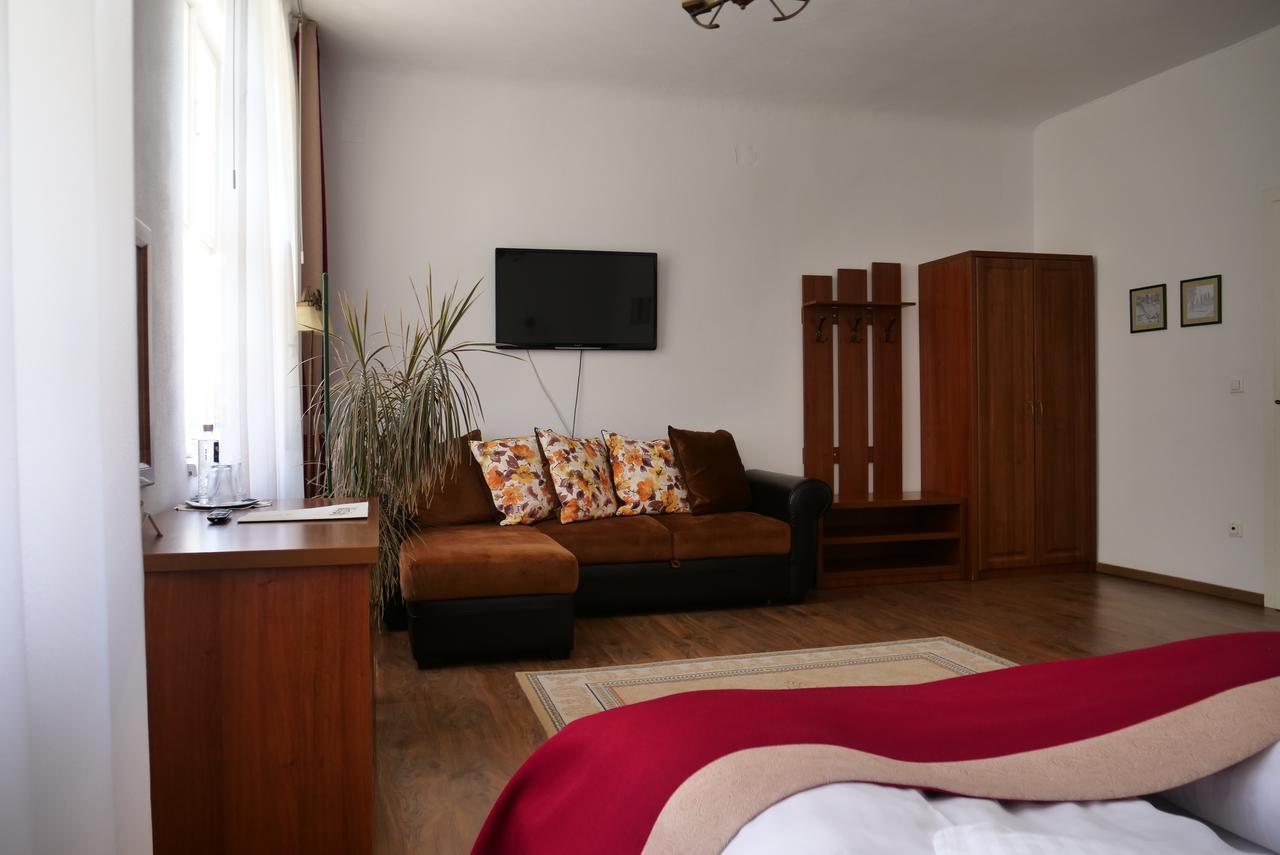 Palatul Brukenthal 3*
